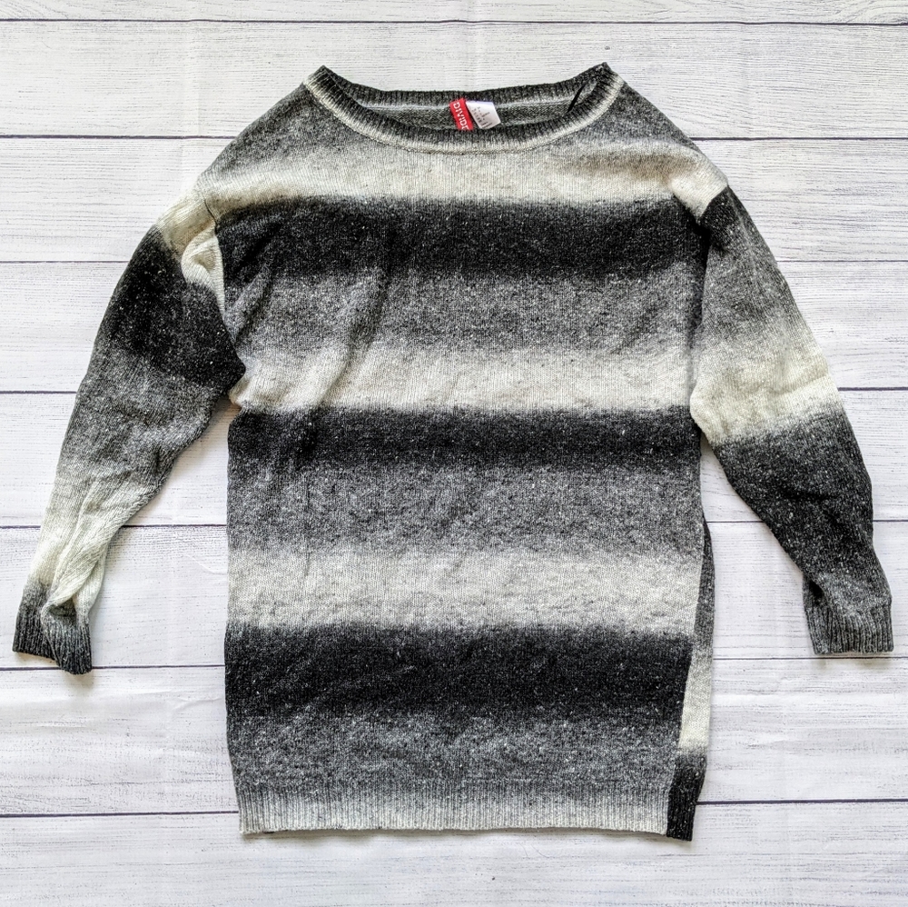 H&M Striped Sweater - Size 4 🖤🤍